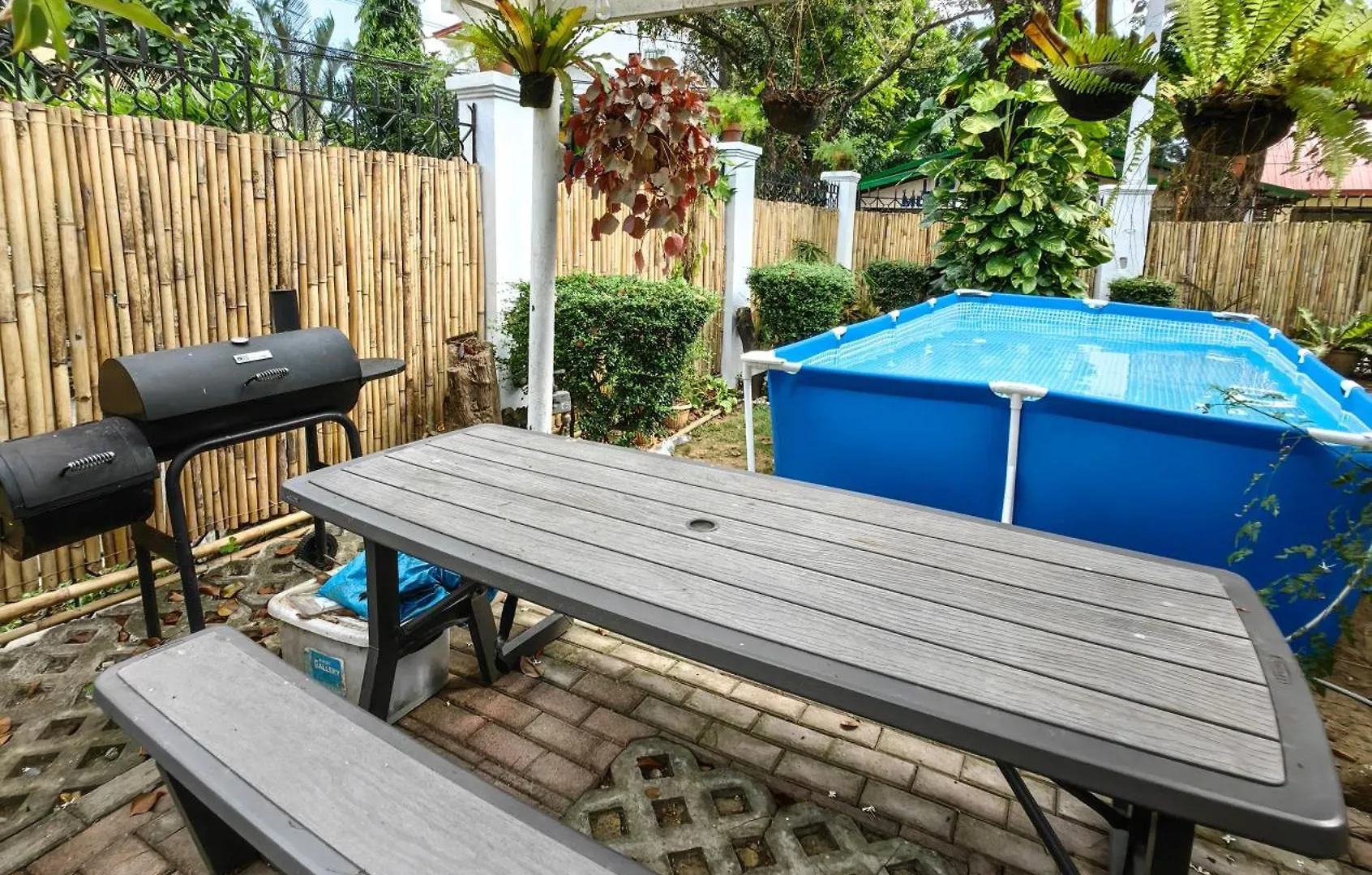 Cozy Las Pinas Haven With Big Garden, Pet Friendly - Near Super Market And The Airport Gæstehus