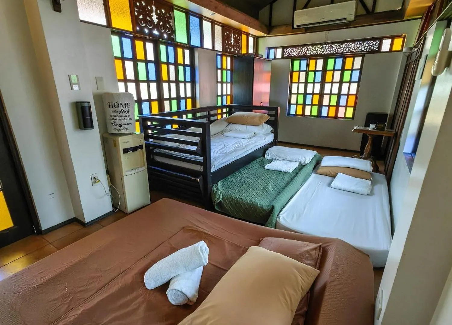 Cozy Las Pinas Haven With Big Garden, Pet Friendly - Near Super Market And The Airport Gæstehus