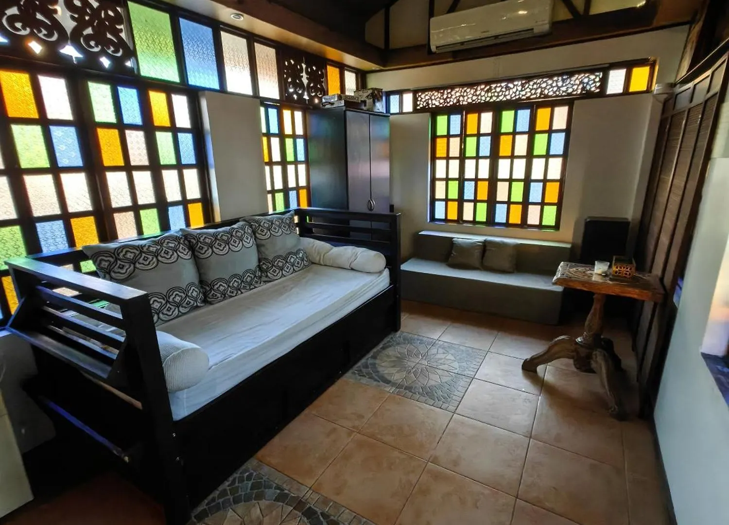 Cozy Las Pinas Haven With Big Garden, Pet Friendly - Near Super Market And The Airport Gæstehus