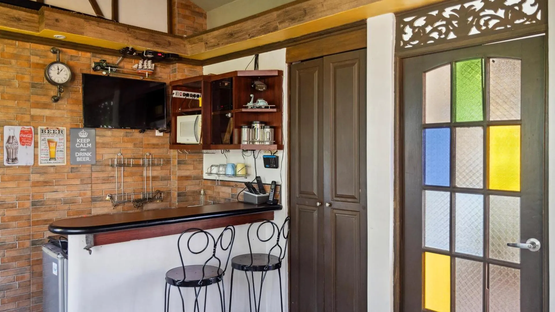 Cozy Las Pinas Haven With Big Garden, Pet Friendly - Near Super Market And The Airport
